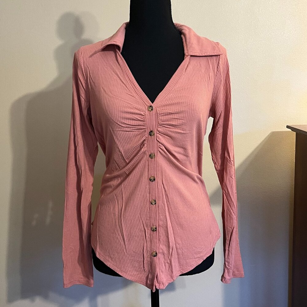 Steve Madden Dusty Pink Long Sleeve Collared V-Neck Ribbed Top